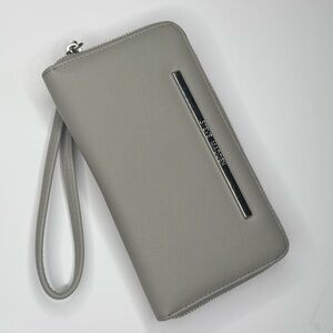 Steve Madden Light Gray Zip Wristlet Wallet
